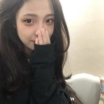 章子怡晒两个女儿照片，网友：大女儿和私下差别太大